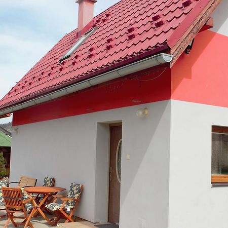 Petunia-Dom S Dvoma Spalnami Bešeňová Exteriör bild
