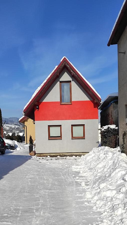 Petunia-Dom S Dvoma Spalnami Bešeňová Exteriör bild