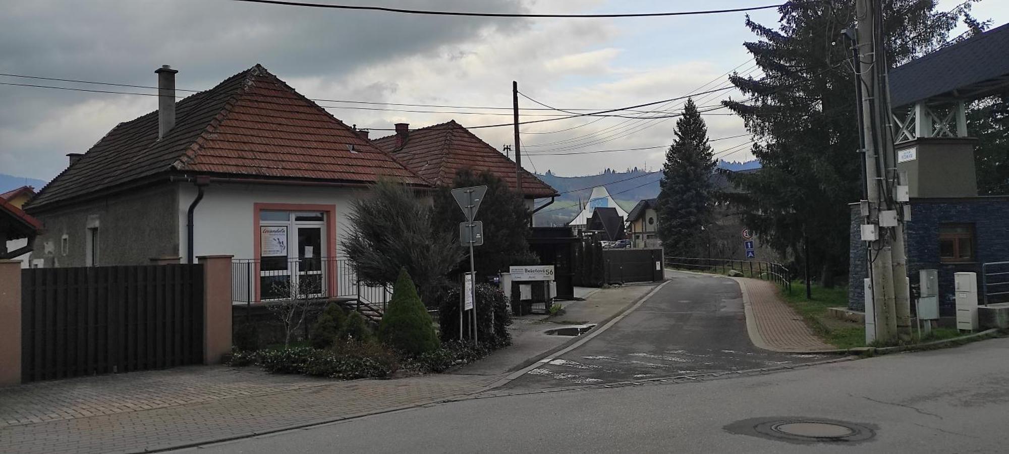 Petunia-Dom S Dvoma Spalnami Bešeňová Exteriör bild