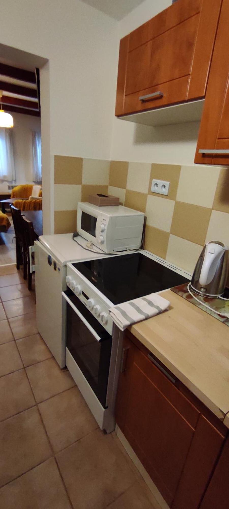 Petunia-Dom S Dvoma Spalnami Bešeňová Exteriör bild