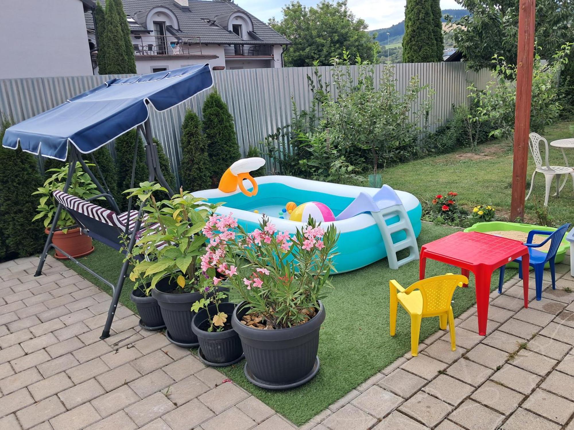Petunia-Dom S Dvoma Spalnami Bešeňová Exteriör bild