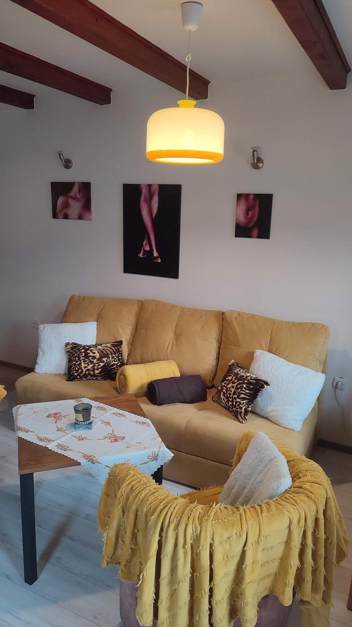 Petunia-Dom S Dvoma Spalnami Bešeňová Exteriör bild