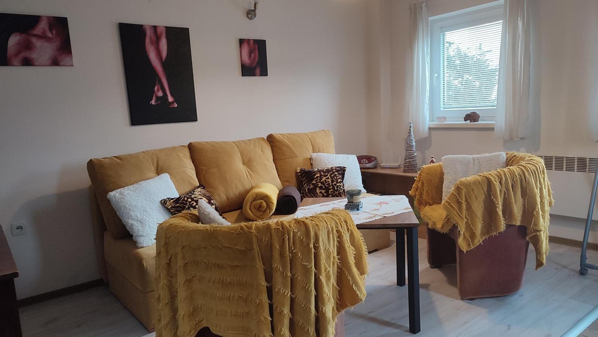 Petunia-Dom S Dvoma Spalnami Bešeňová Exteriör bild