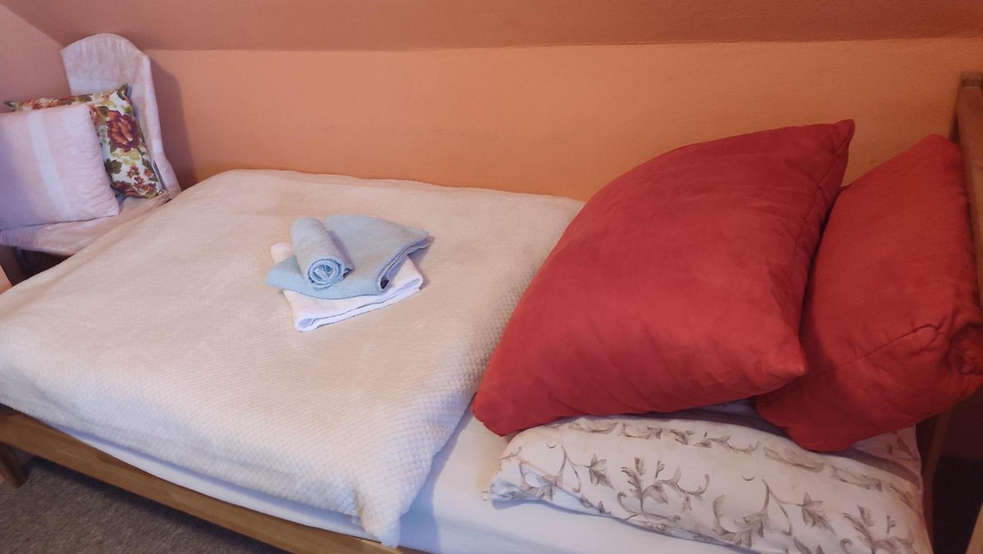 Petunia-Dom S Dvoma Spalnami Bešeňová Exteriör bild