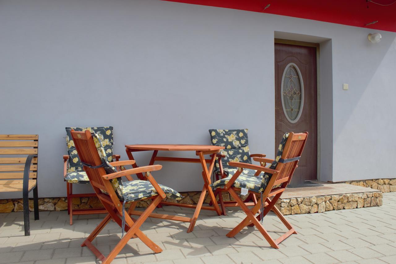 Petunia-Dom S Dvoma Spalnami Bešeňová Exteriör bild